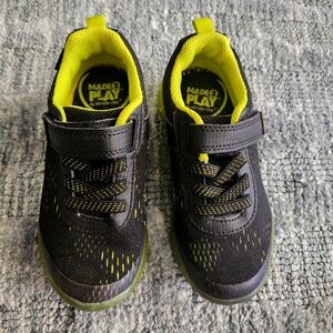 NW0T Stride Rite Memory Foam Shoes